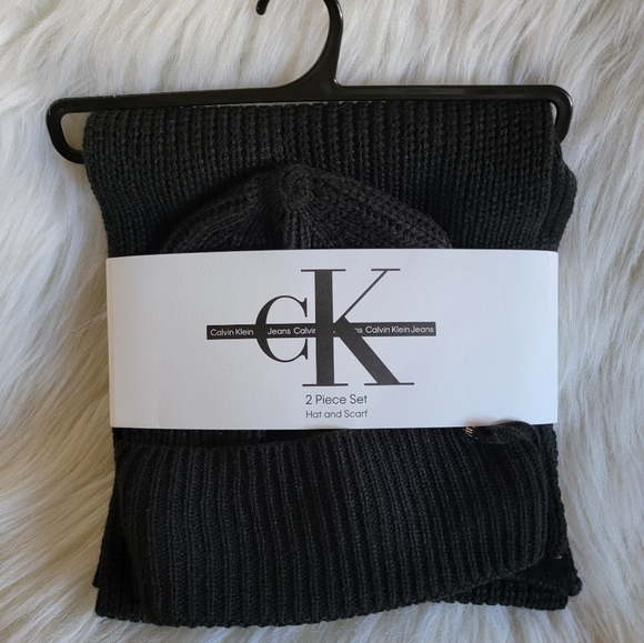 Calvin Klein scarf and toque set(NEW) - Picture 1 of 2